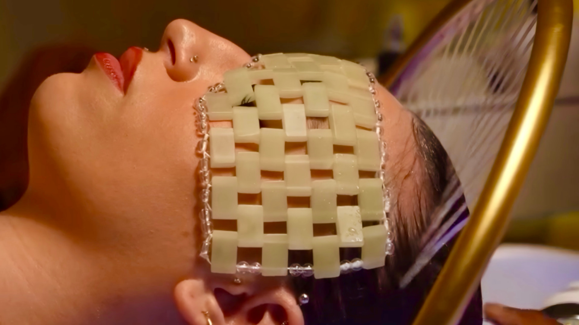 Rituel head spa : massage du cuir chevelu à l'eau tiède